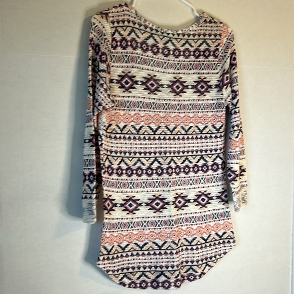 3/$25 Maurice’s Light Weight Knit Aztec V Neck 3/4 Sleeve Southwest Top. Size L - Picture 2 of 11
